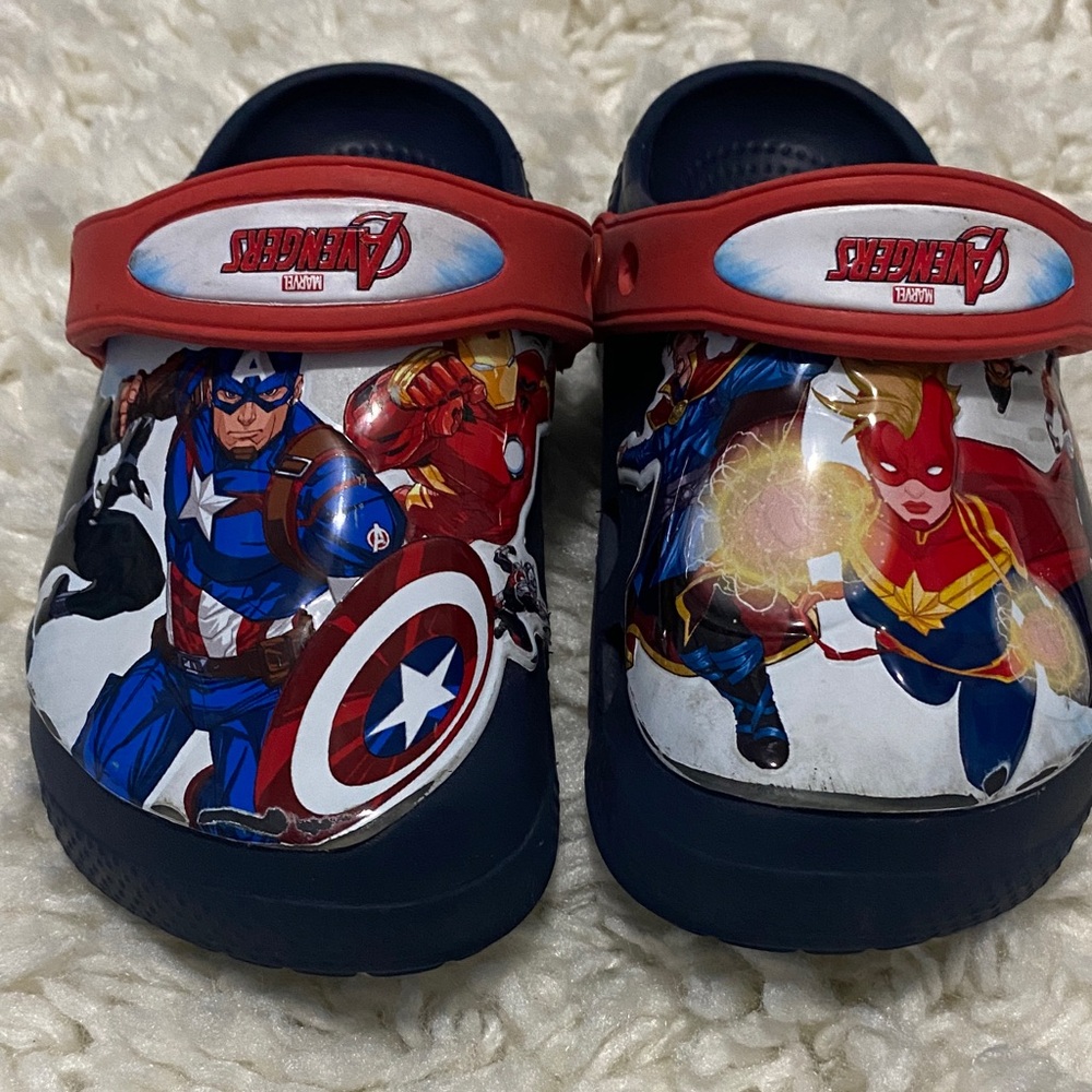 Crocs Marvel Avengers superhero boys size 11 crocs iconic comfort shoes ¥